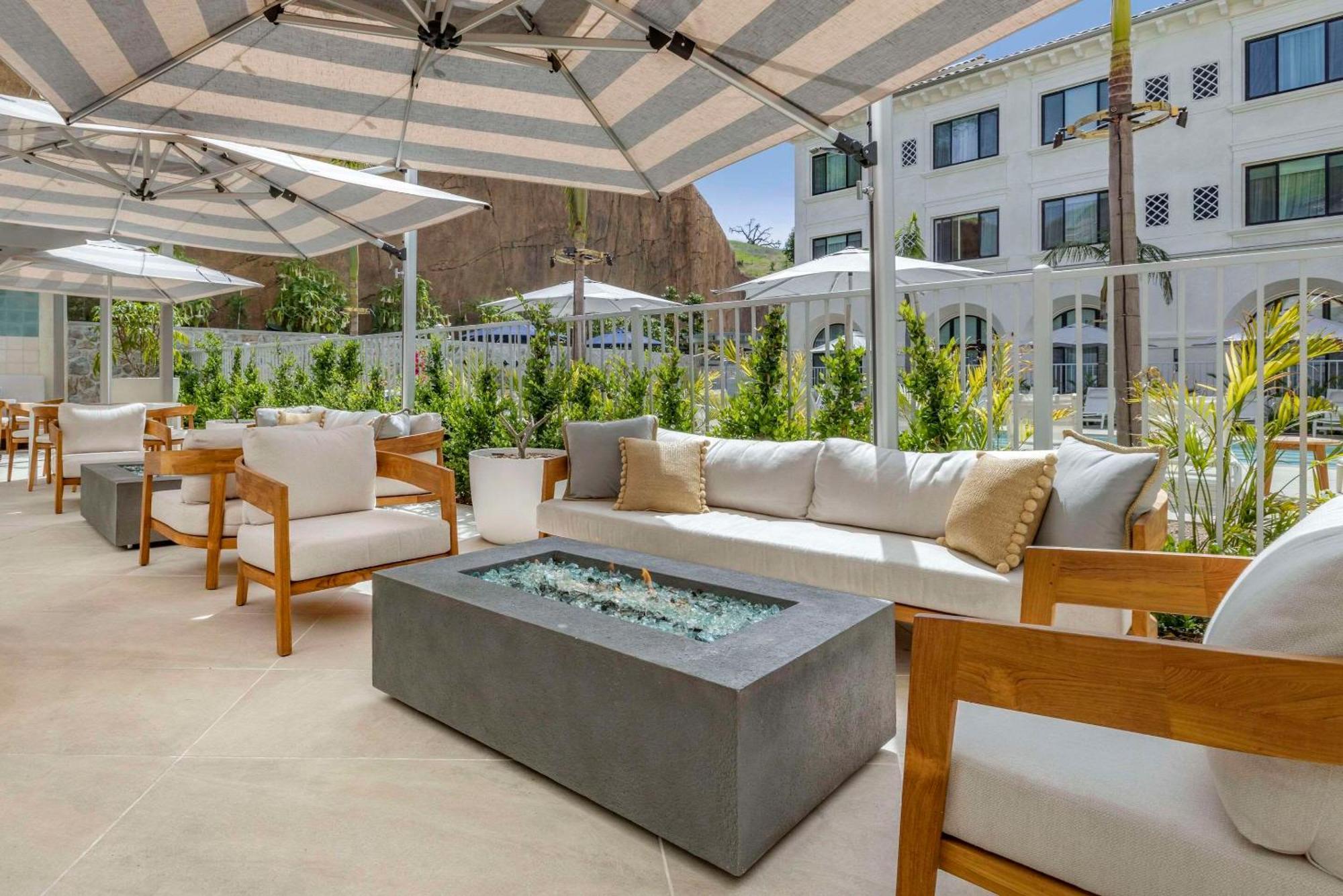 Cambria Hotel Calabasas - Malibu Exterior photo