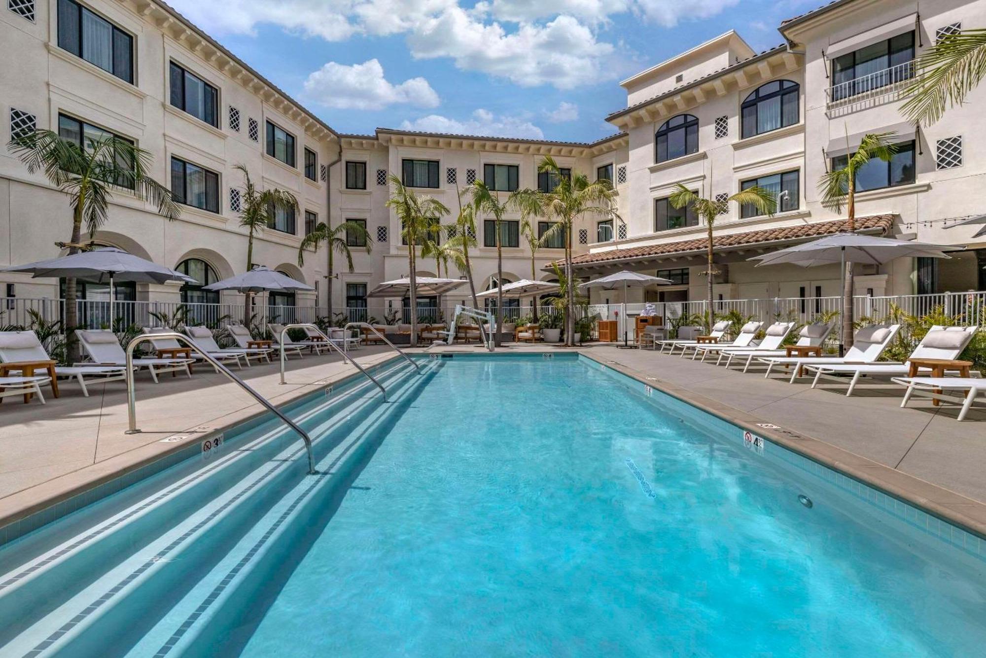 Cambria Hotel Calabasas - Malibu Exterior photo
